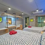 Private Apartment In Huaikwang