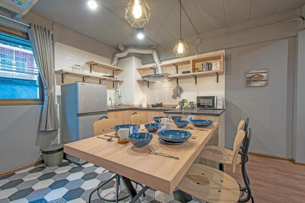 Private In Huaikwang Apartment Bangkok